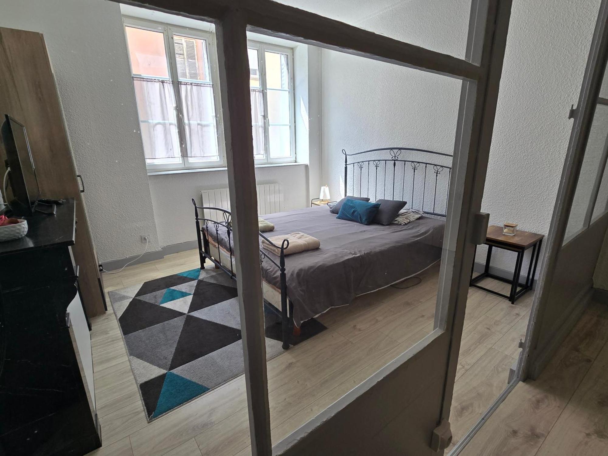Appartement Au Calme Idealement Place A Macon. ภายนอก รูปภาพ